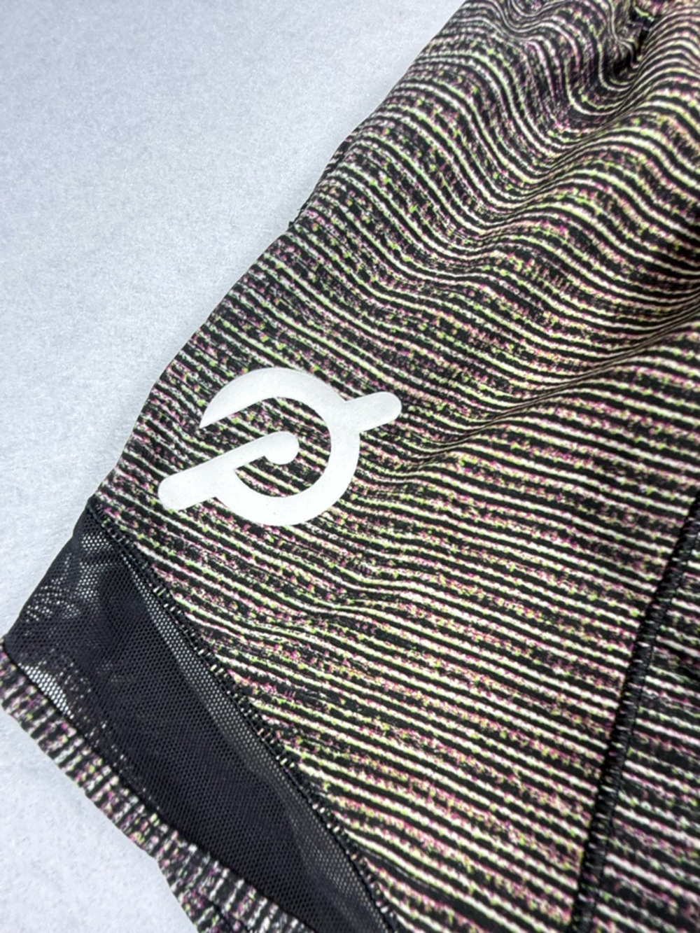 Lululemon Peloton 4” Hotty Hot Shorts 8 Tall - Picture 4 of 6